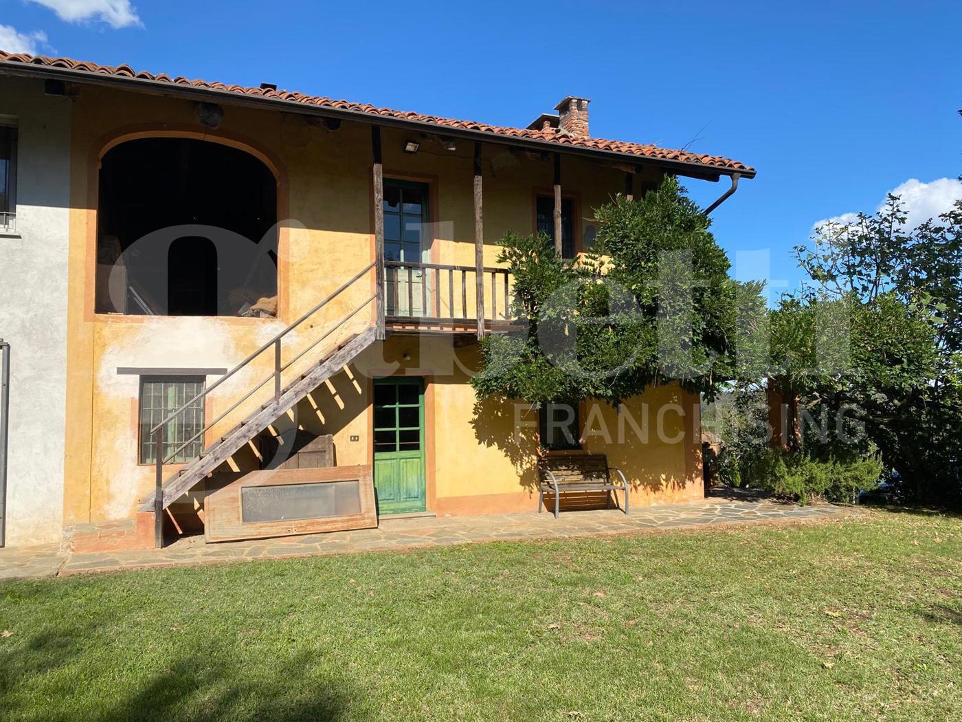 Rustico con giardino a Bra