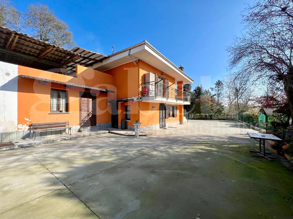 Casa indipendente con giardino a Bra