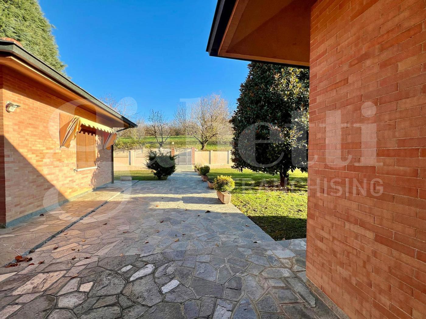 Villa in vendita a La Morra