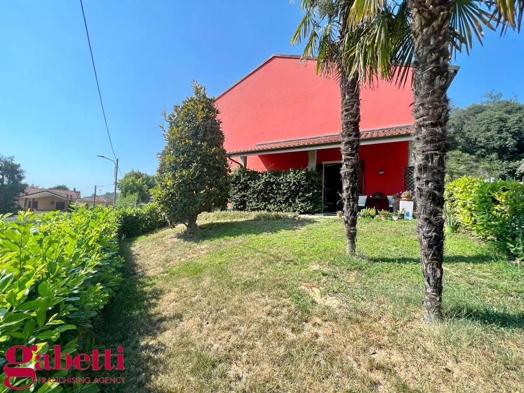 Villa con giardino a Baldissero d'Alba