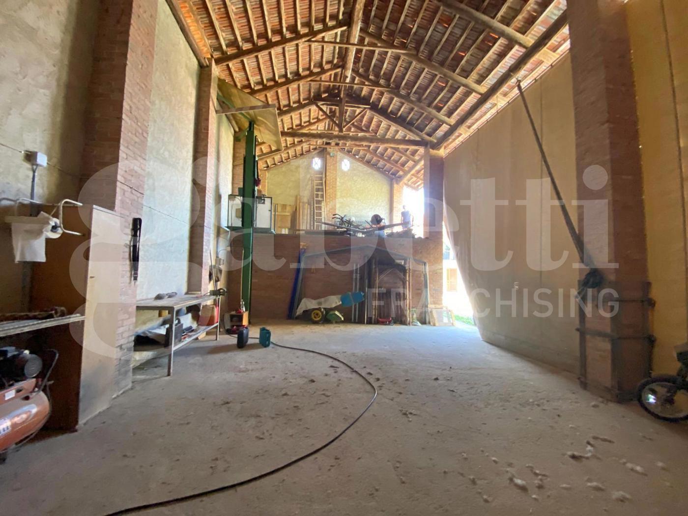 Magazzino in vendita a Cherasco