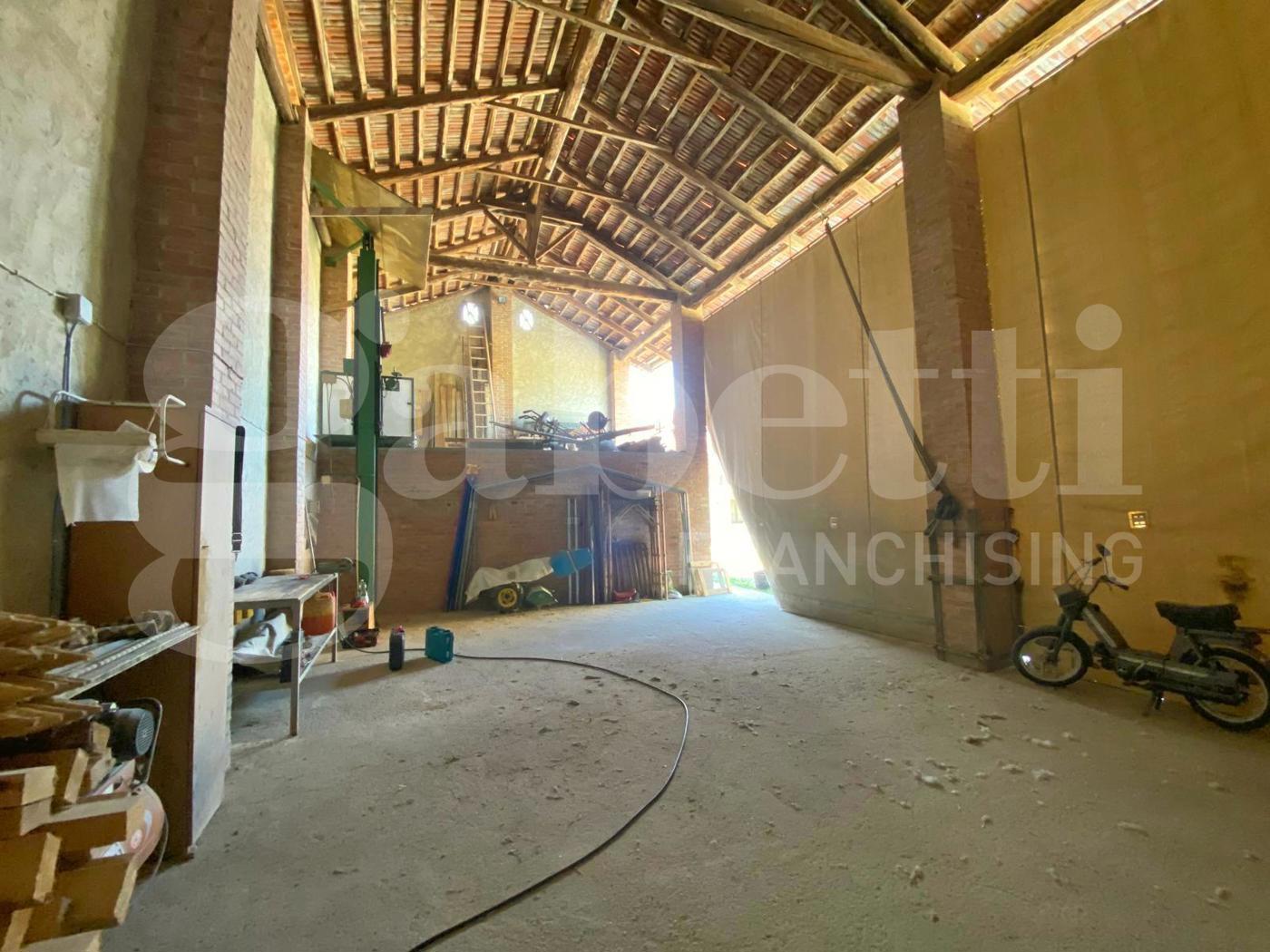 Magazzino in vendita a Cherasco