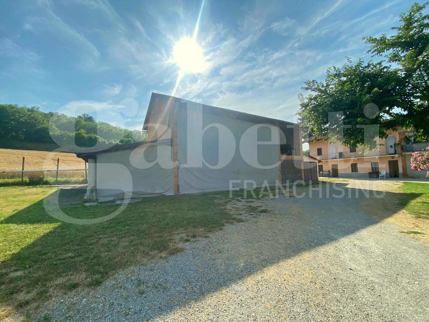 Magazzino in vendita a Cherasco