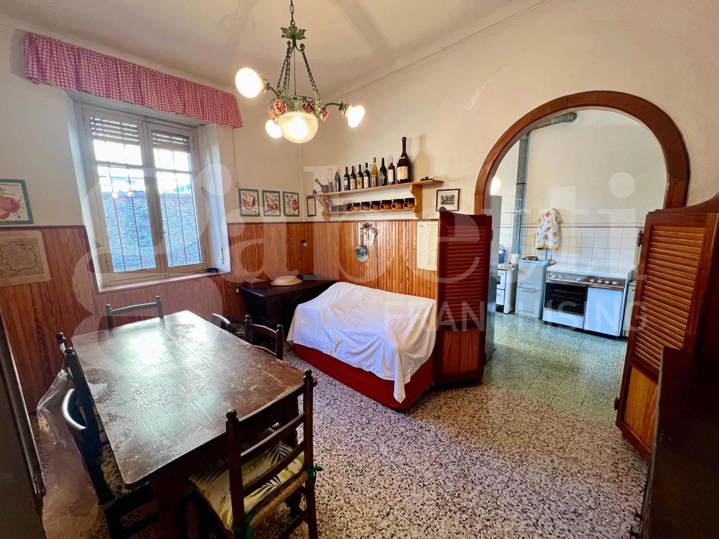 Casa indipendente da ristrutturare a La Morra