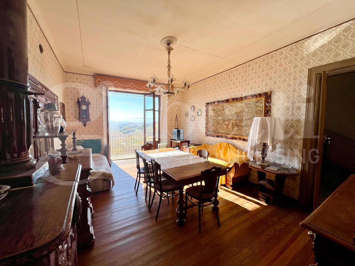 Casa indipendente da ristrutturare a La Morra