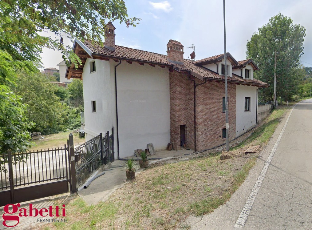 Casa indipendente con giardino a Bra