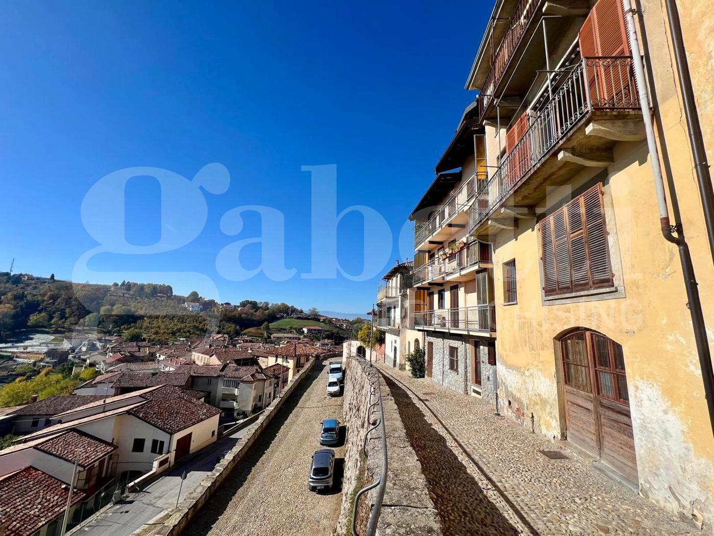 Casa indipendente da ristrutturare a La Morra