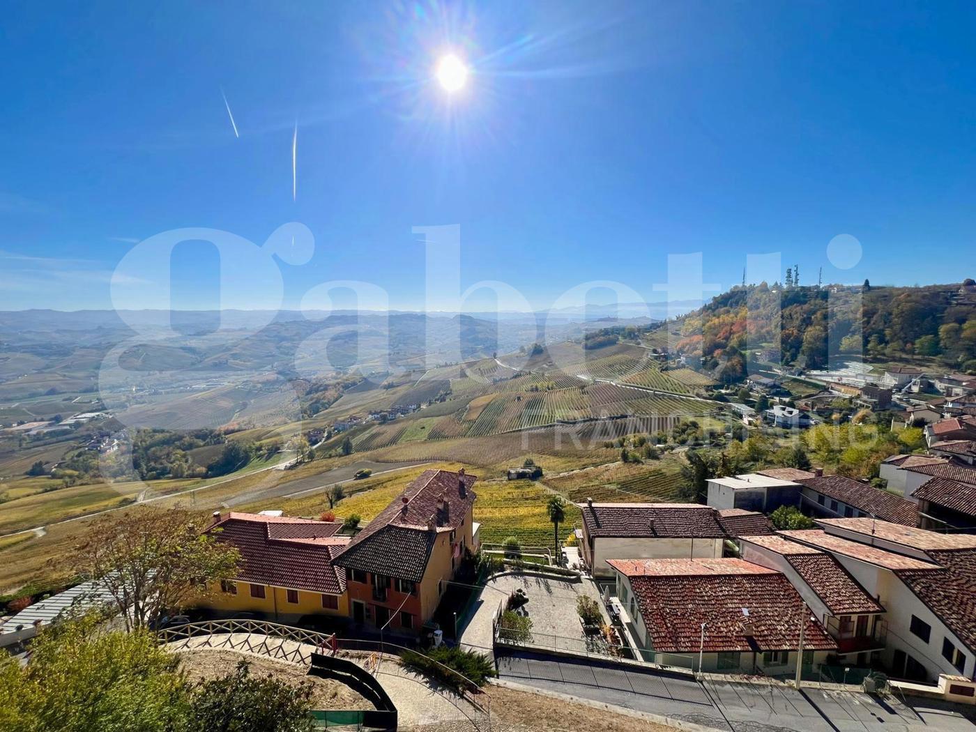 Casa indipendente da ristrutturare a La Morra