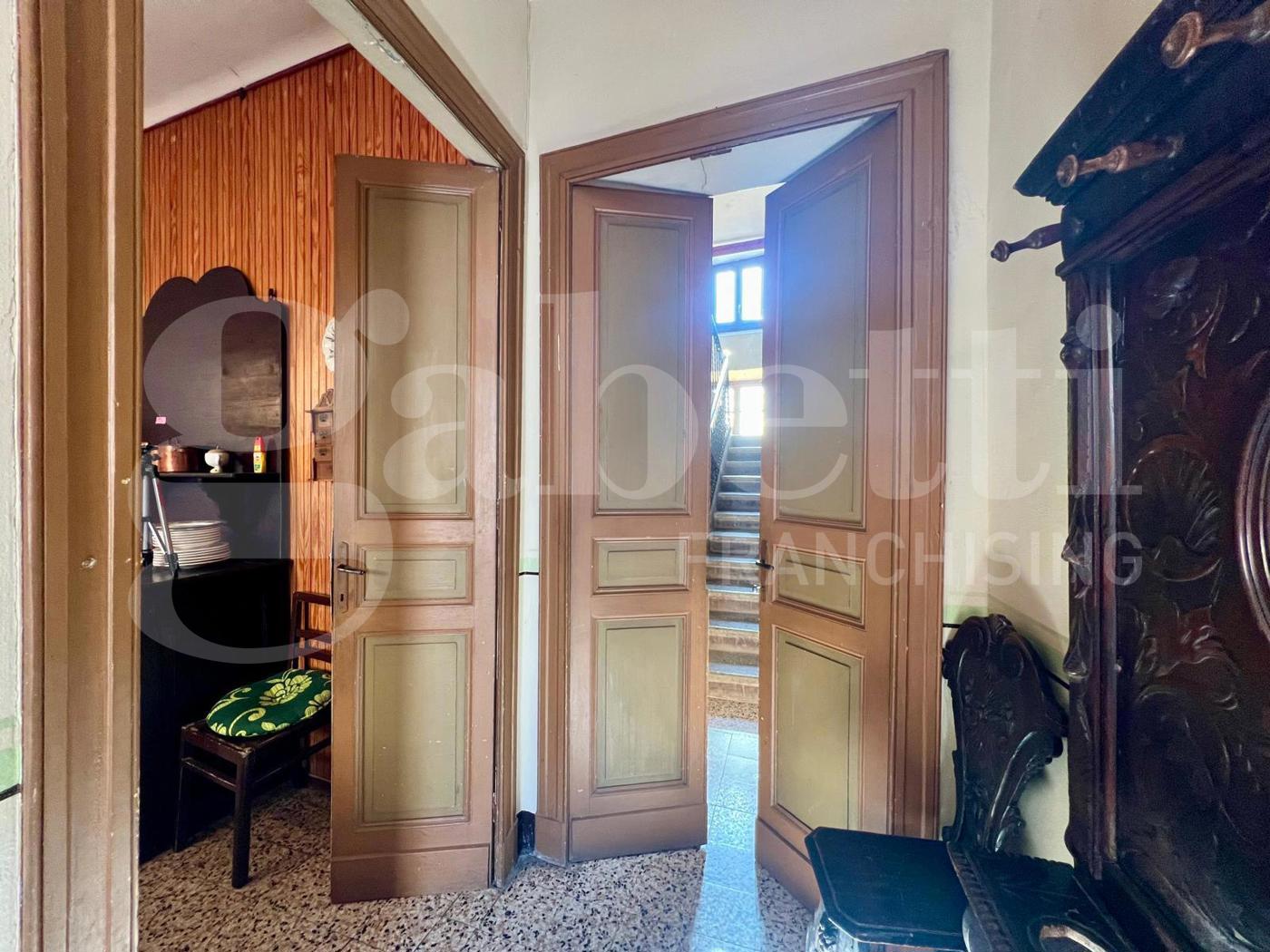 Casa indipendente da ristrutturare a La Morra