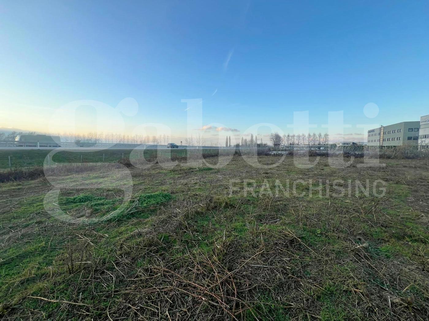 Terreno Edificabile in vendita a Sommariva del Bosco