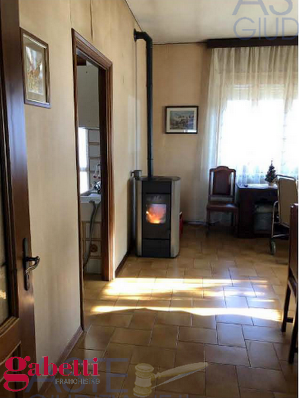 Casa indipendente con giardino a Neive