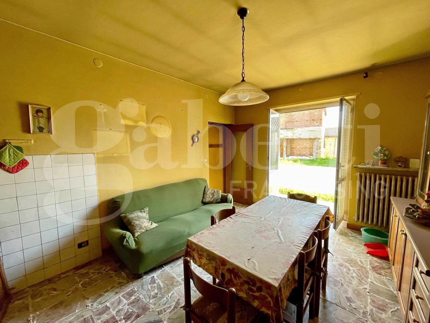 Casa indipendente da ristrutturare a Pocapaglia