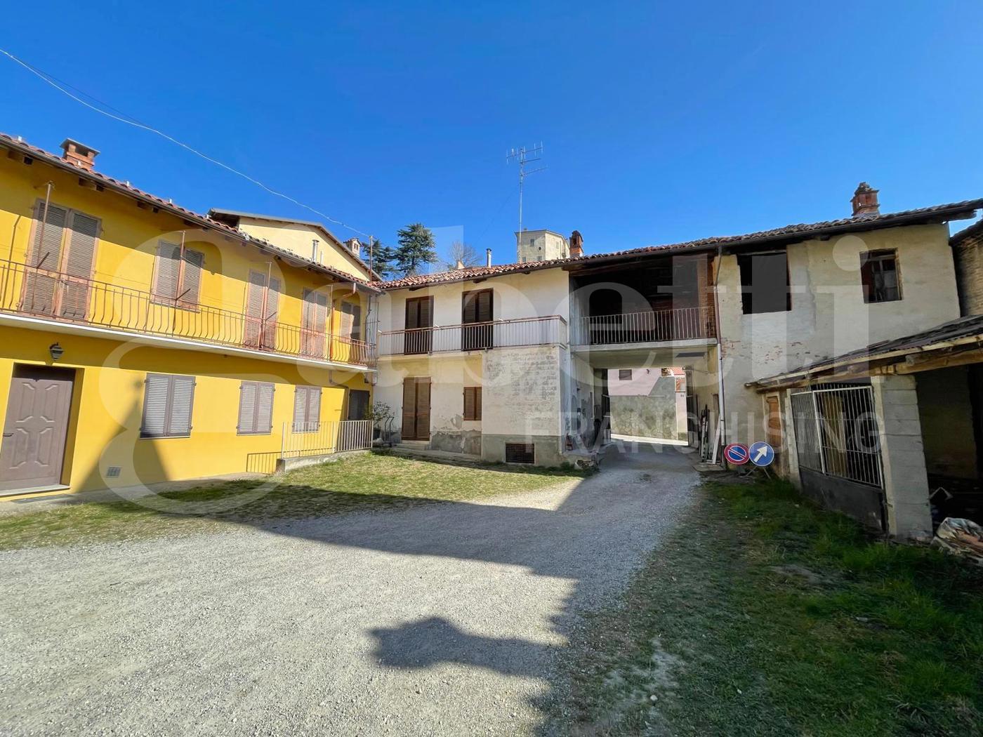 Casa indipendente da ristrutturare a Pocapaglia