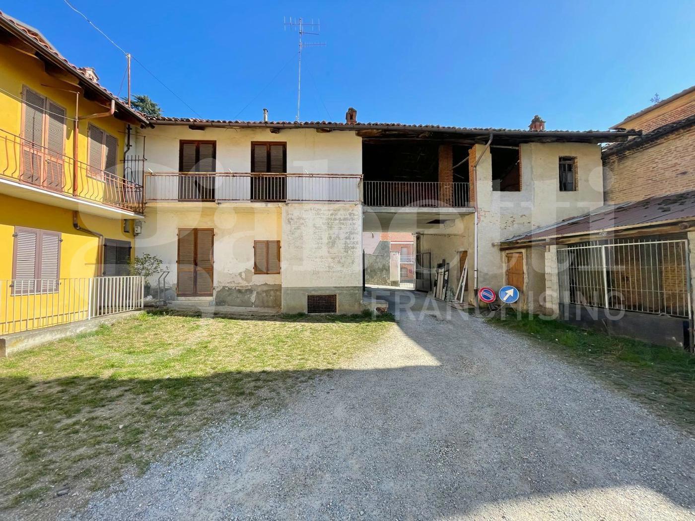 Casa indipendente da ristrutturare a Pocapaglia