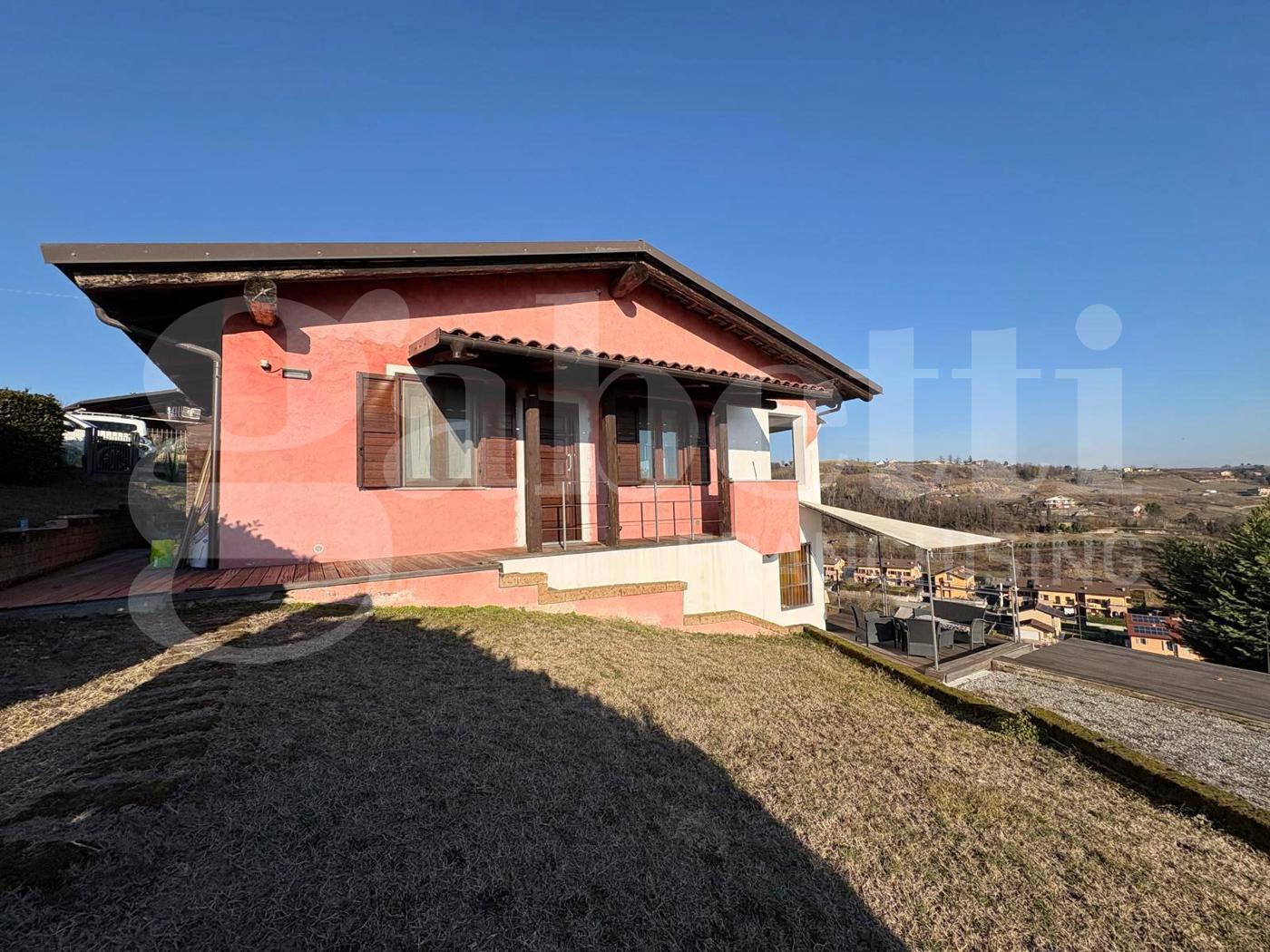 Casa indipendente con giardino a Pocapaglia