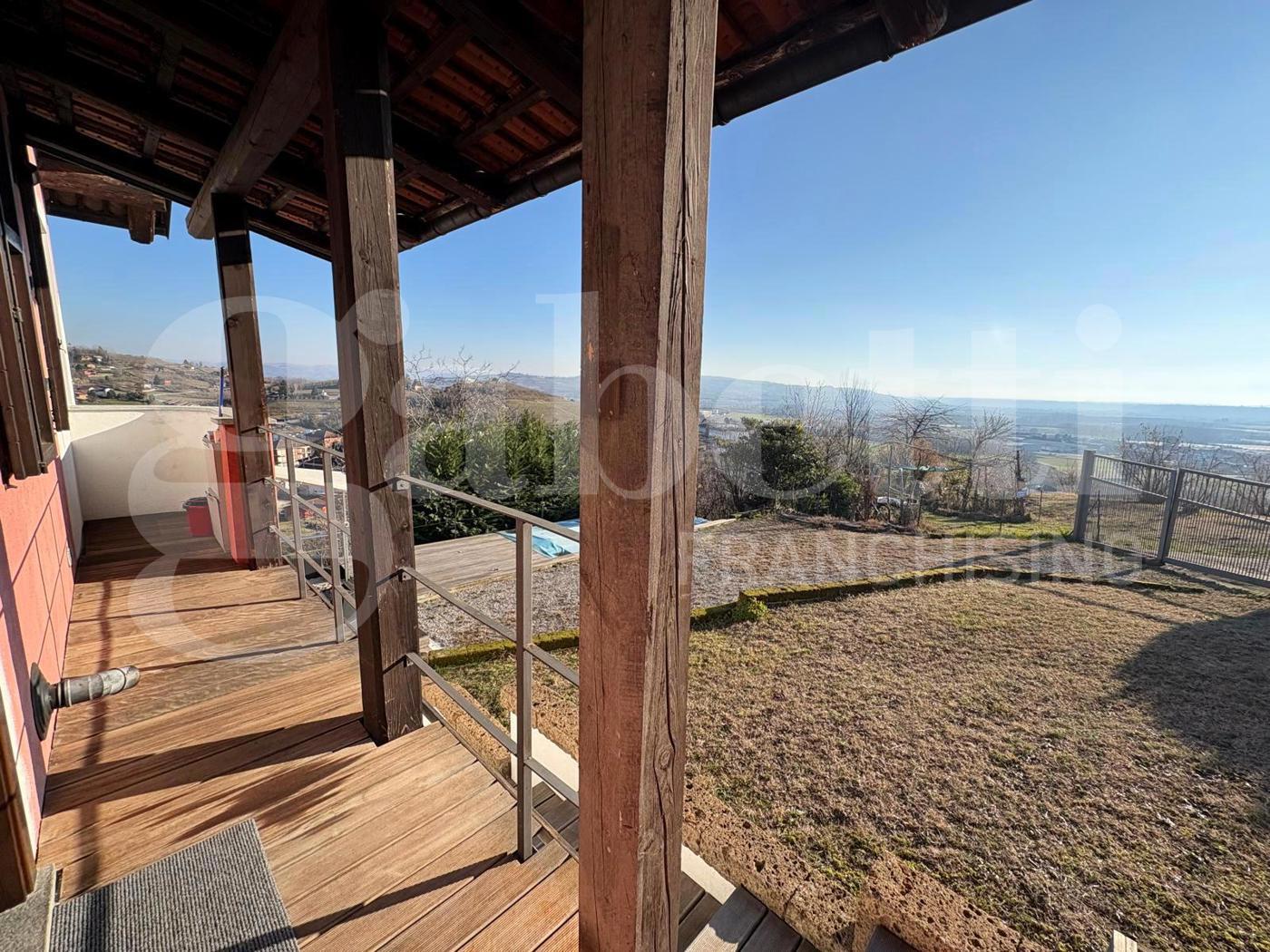Casa indipendente con giardino a Pocapaglia