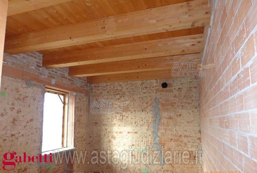 Rustico da ristrutturare a Bra