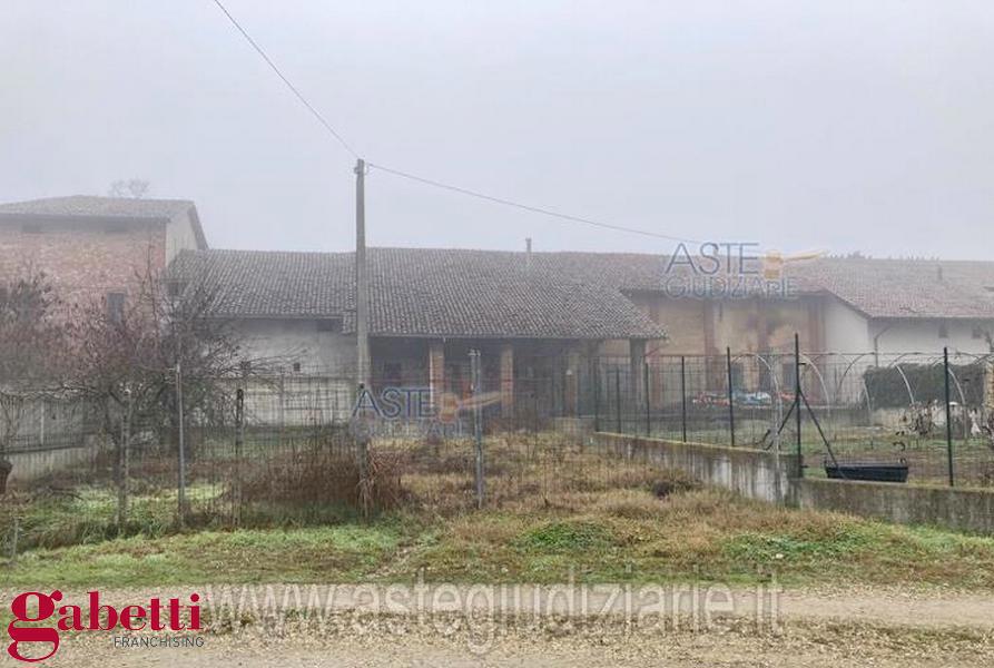 Rustico da ristrutturare a Bra