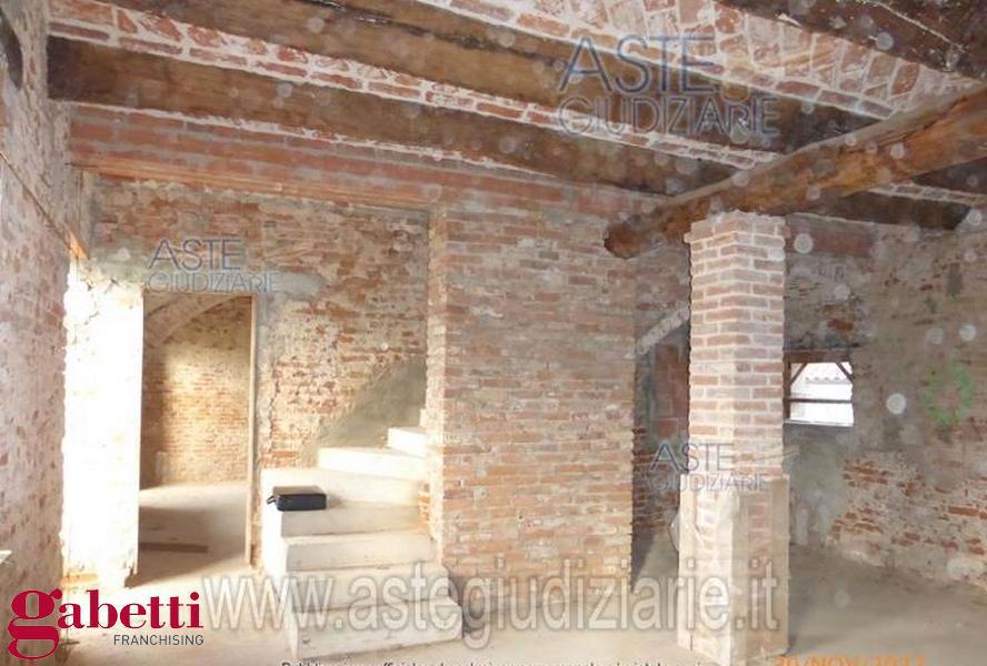 Rustico da ristrutturare a Bra