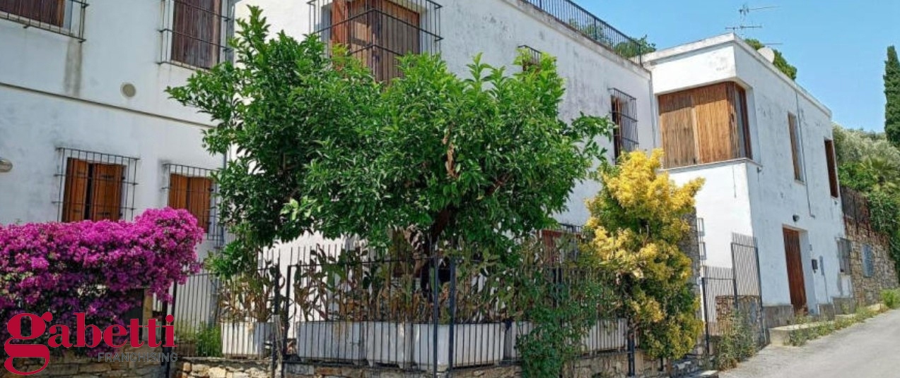 Trilocale con giardino a Cervo