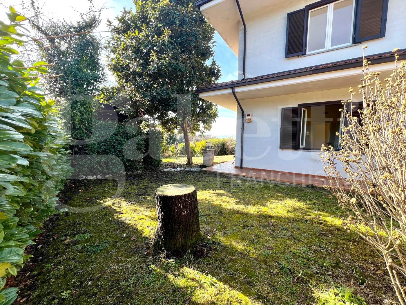 Casa indipendente con giardino a Verduno