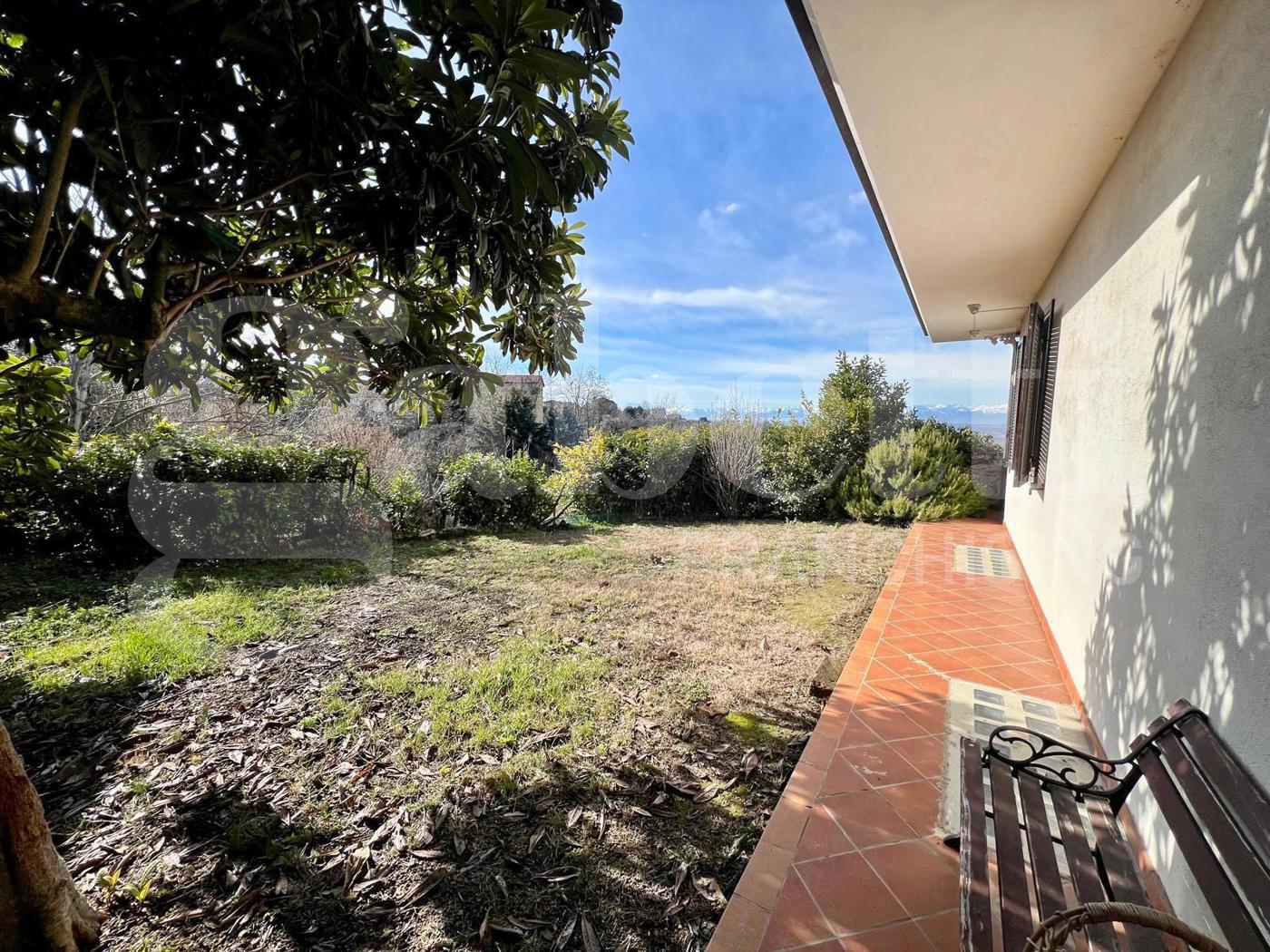 Casa indipendente con giardino a Verduno