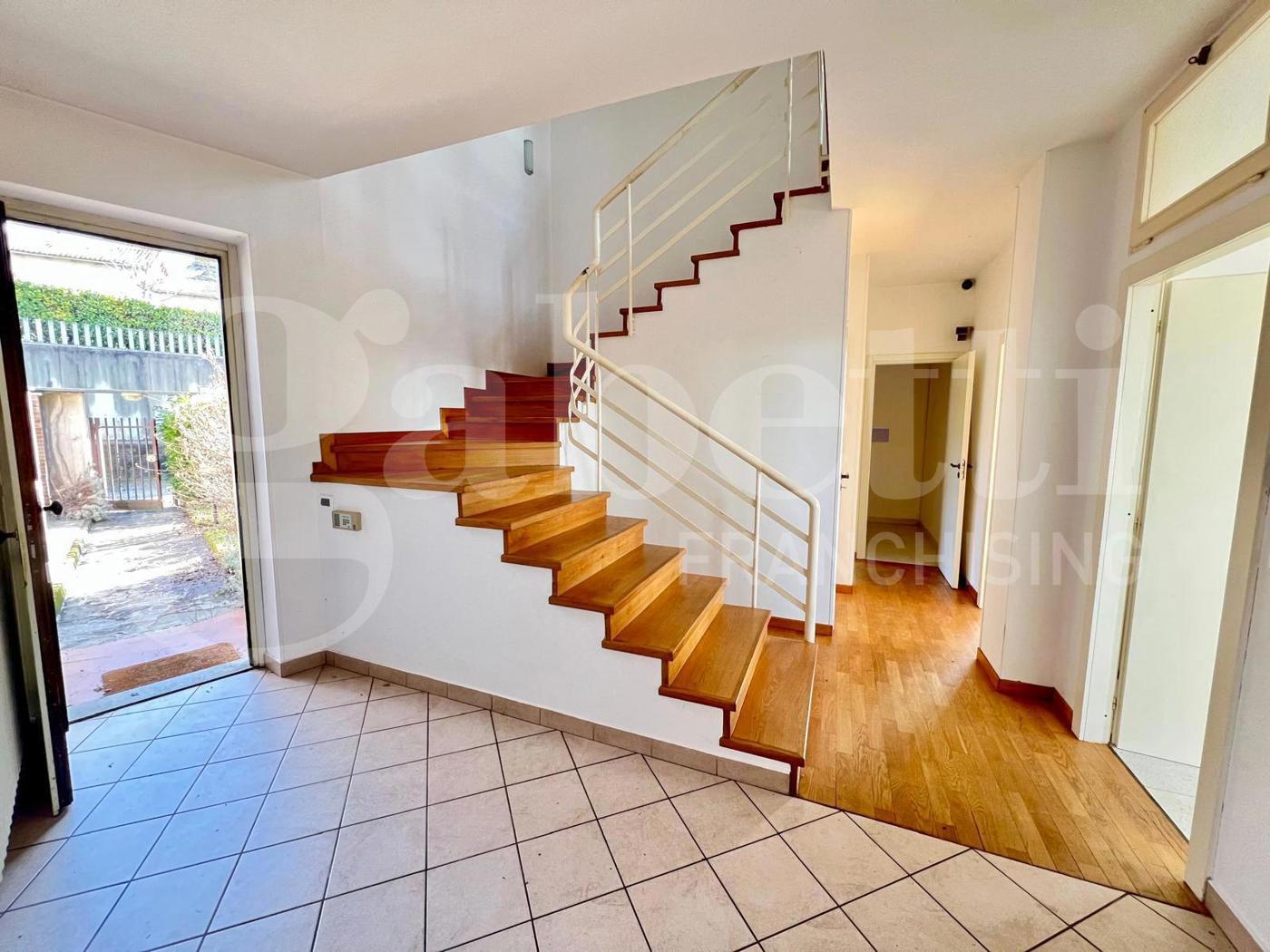 Casa indipendente con giardino a Verduno