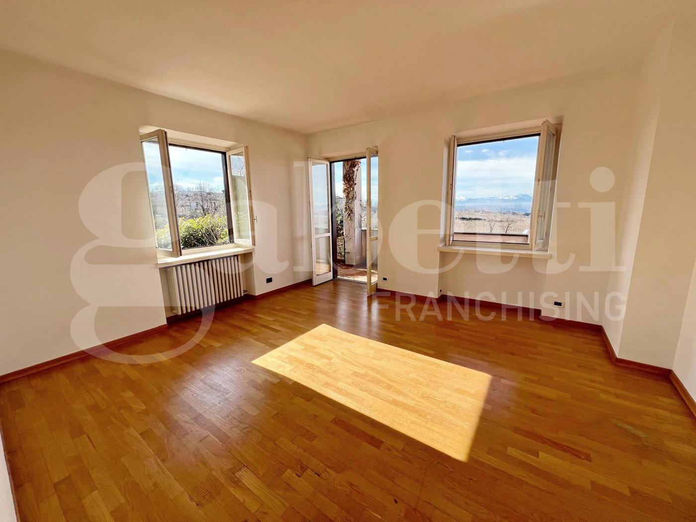 Casa indipendente con giardino a Verduno