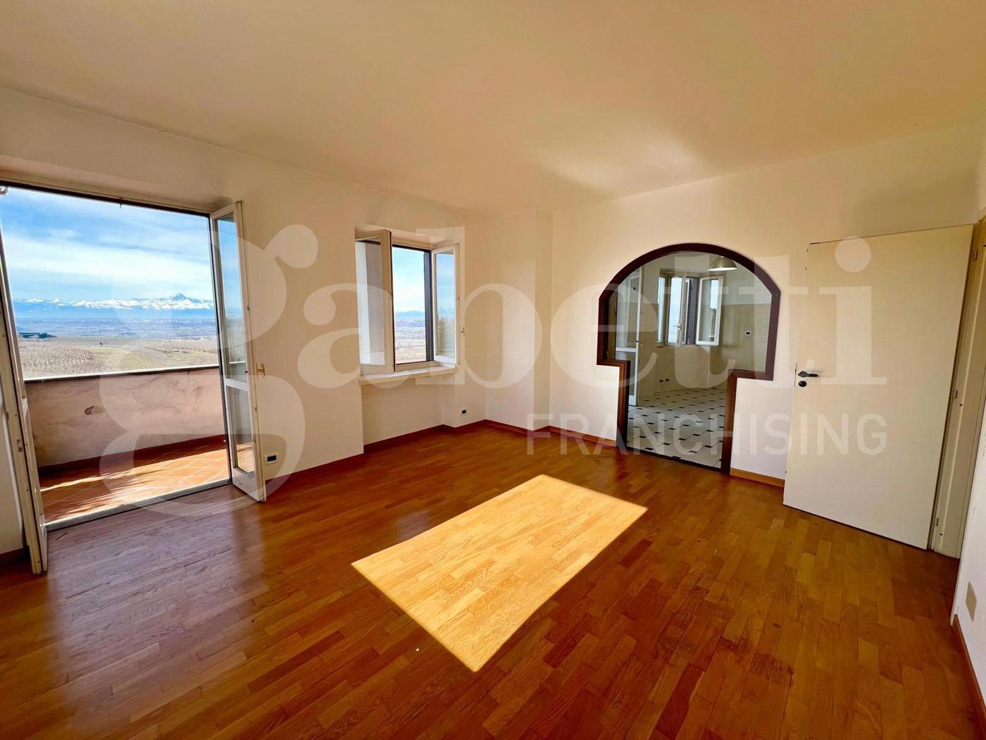 Casa indipendente con giardino a Verduno