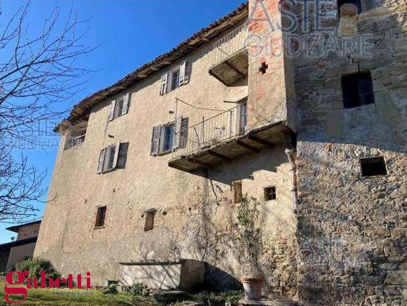 Rustico con giardino a Sale San Giovanni