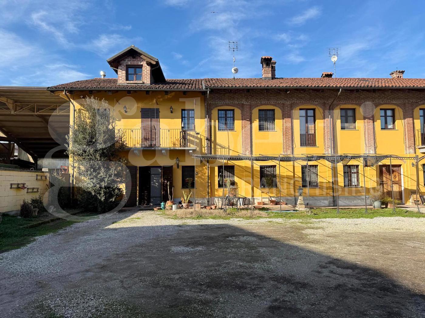 Casa indipendente con giardino a Bra