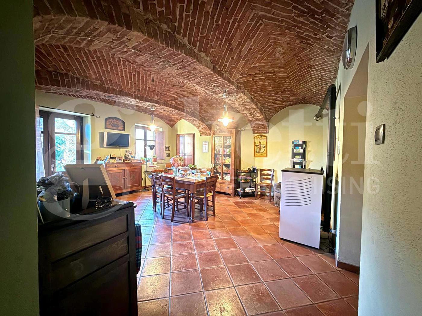 Casa indipendente con giardino a Bra