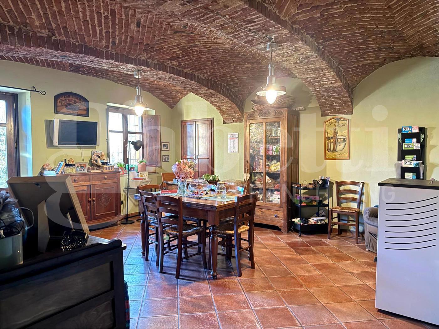 Casa indipendente con giardino a Bra