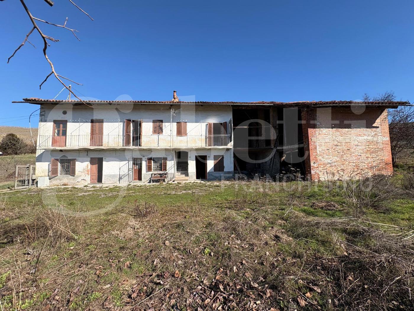 Casa indipendente con giardino a Dogliani