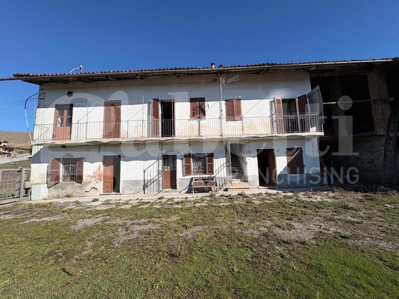 Casa indipendente con giardino a Dogliani