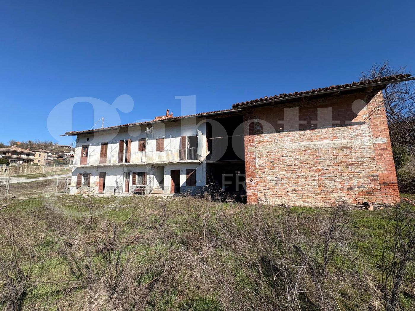 Casa indipendente con giardino a Dogliani