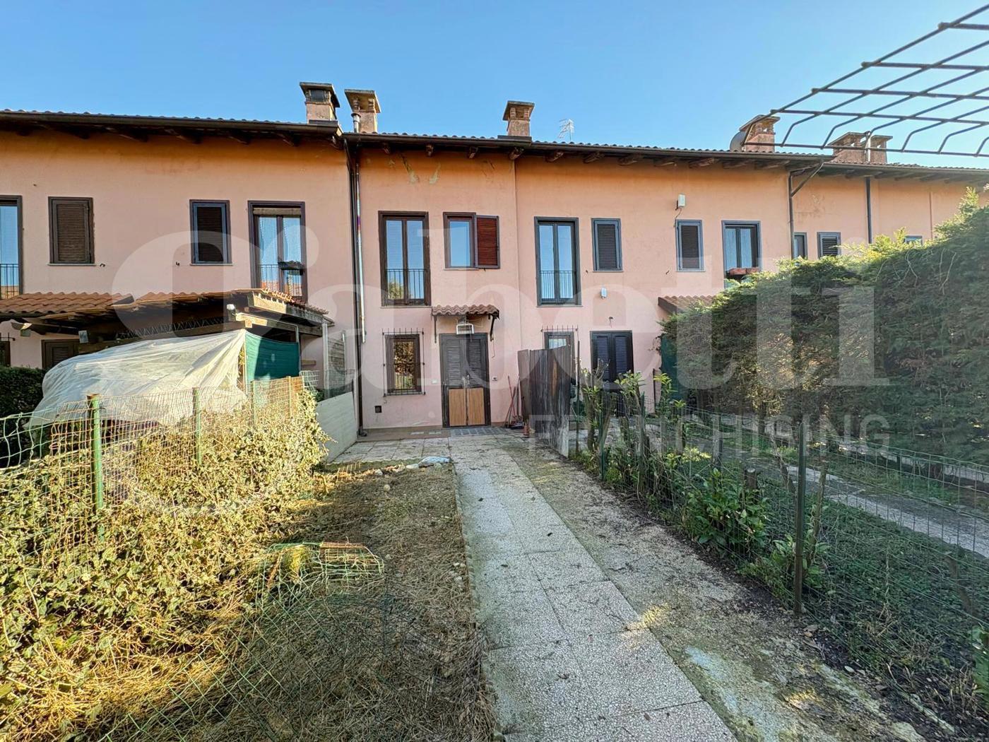 Villa con giardino a Pocapaglia