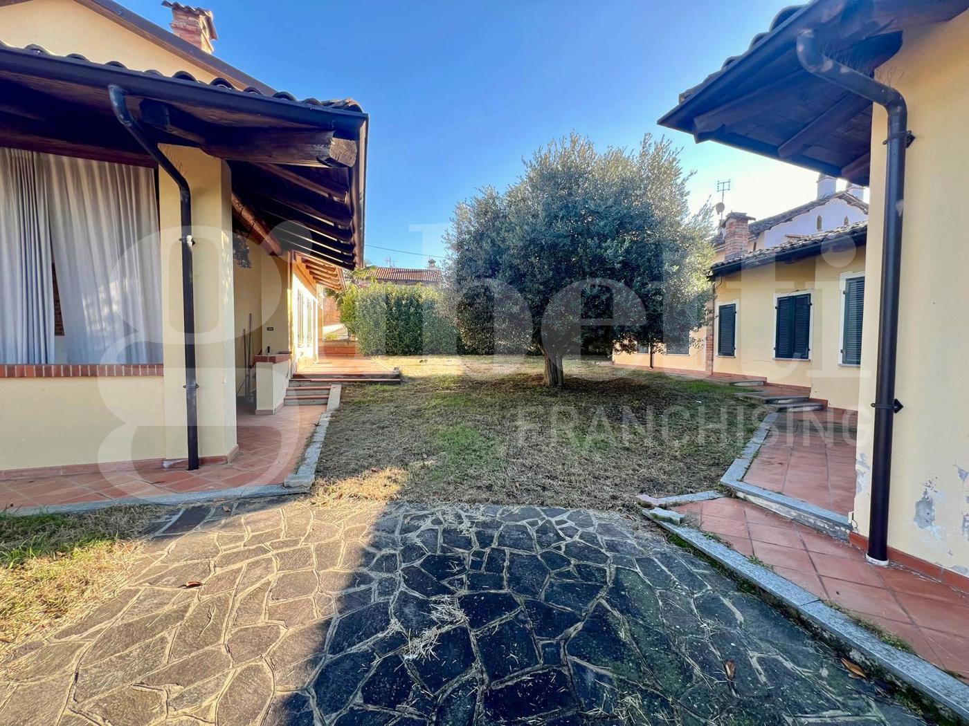 Appartamento con giardino a La Morra