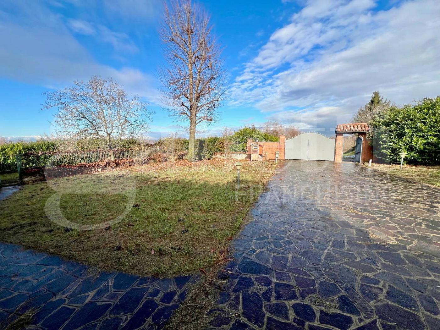 Appartamento con giardino a La Morra