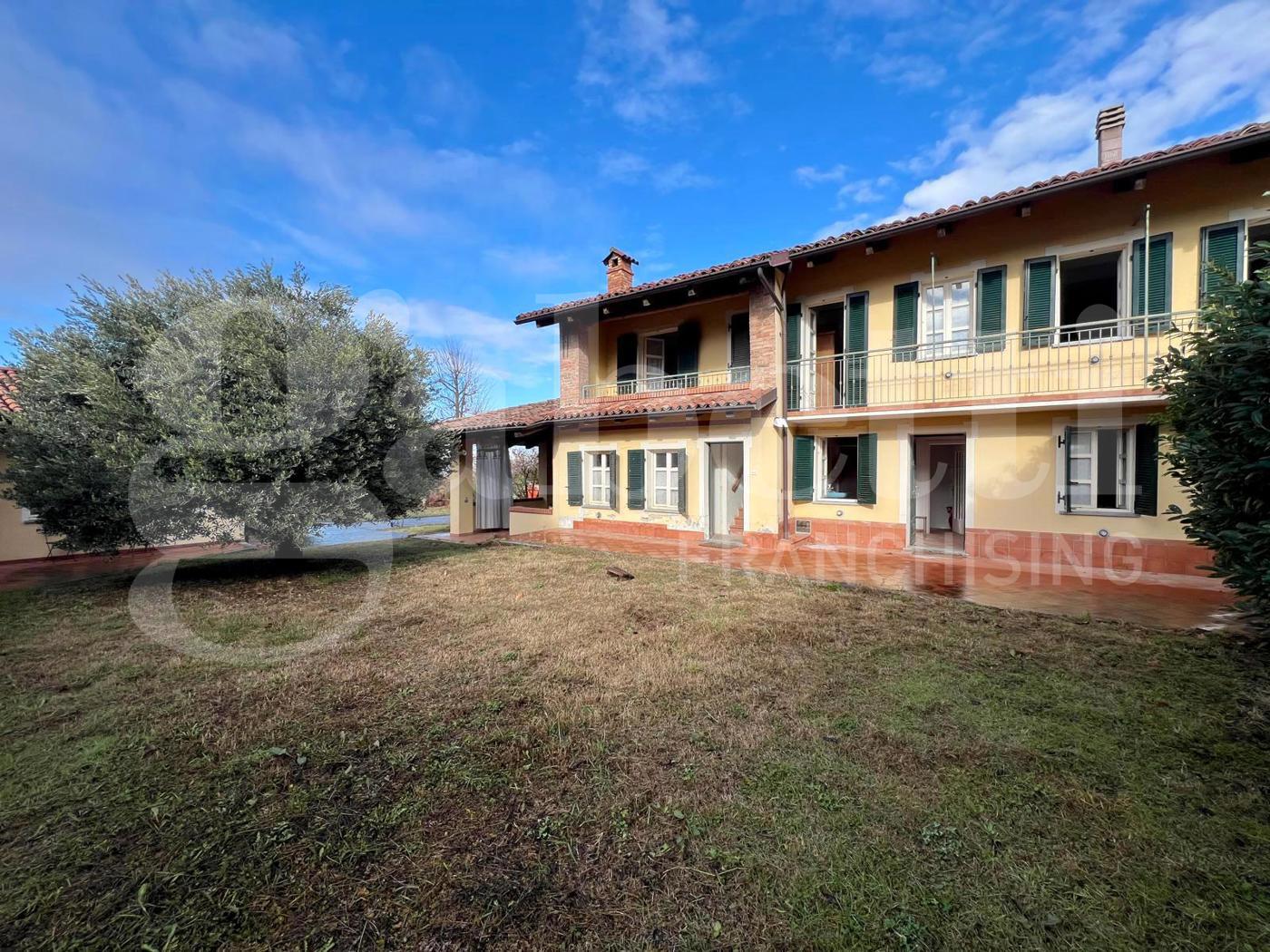 Appartamento con giardino a La Morra