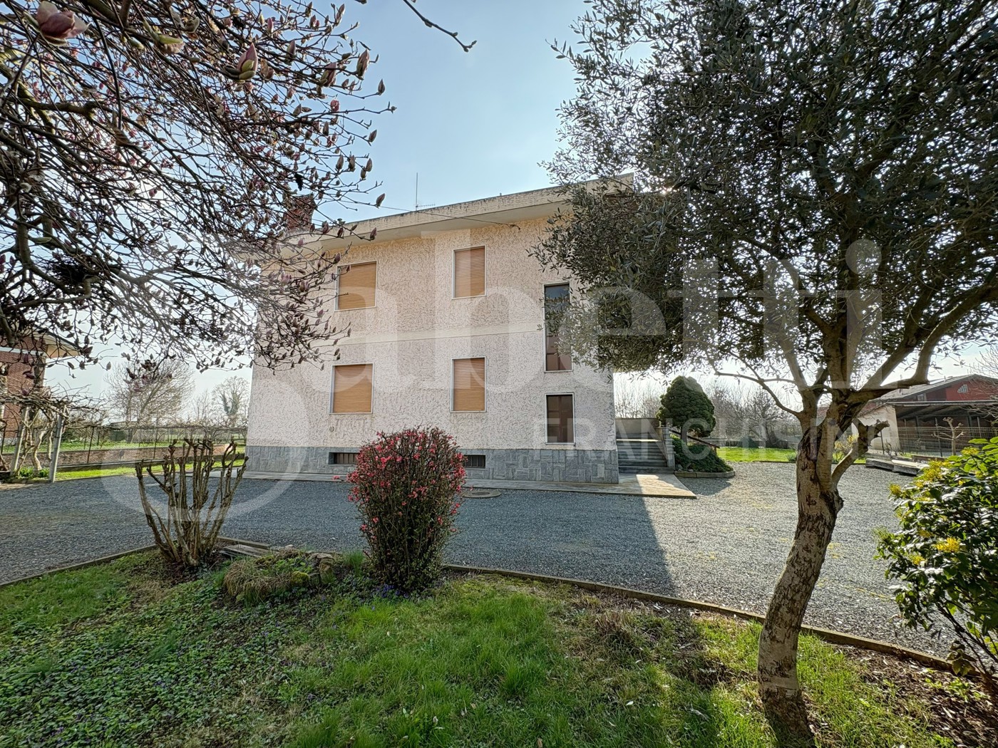 Appartamento con giardino a Sanfr�