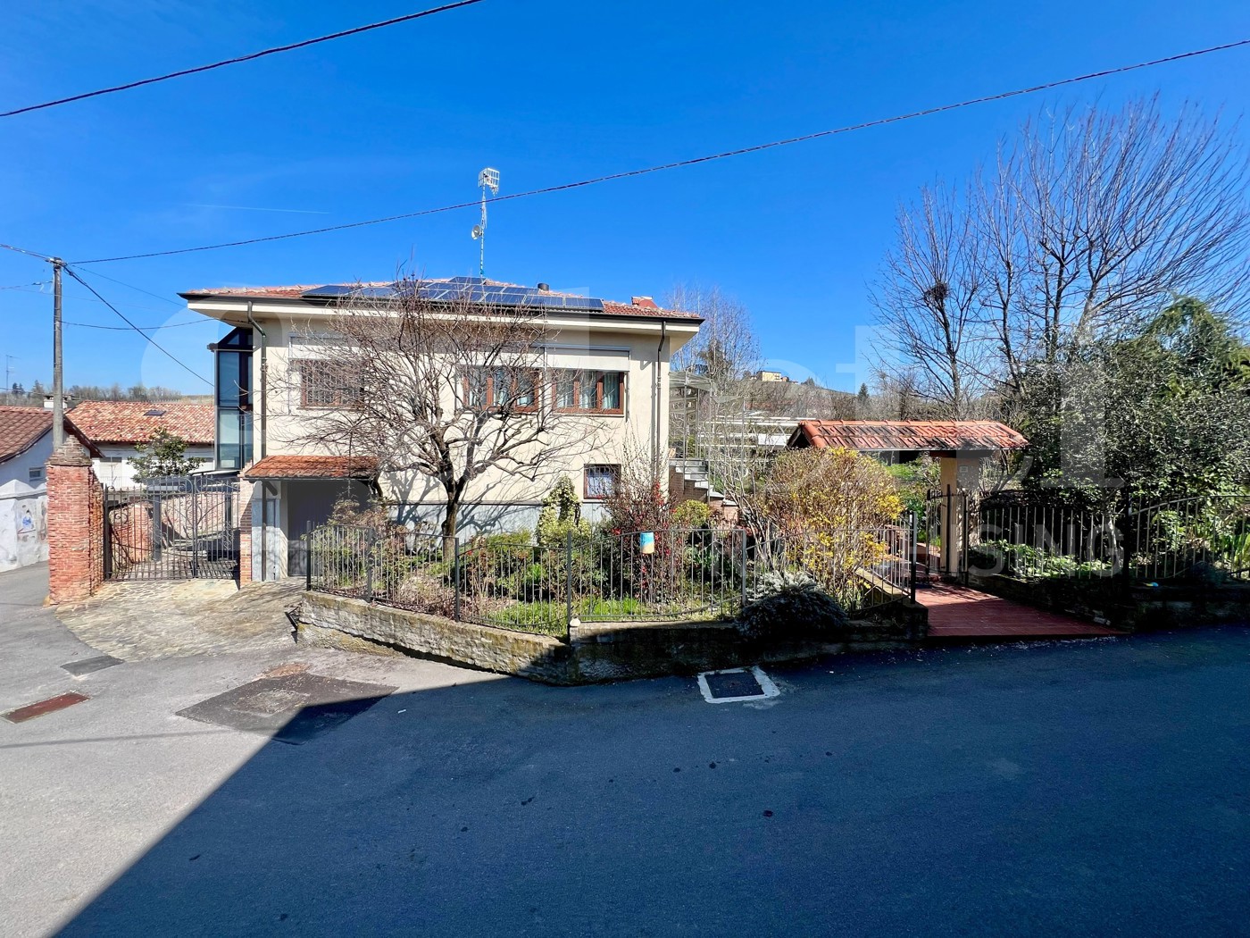 Casa indipendente con giardino a Barolo