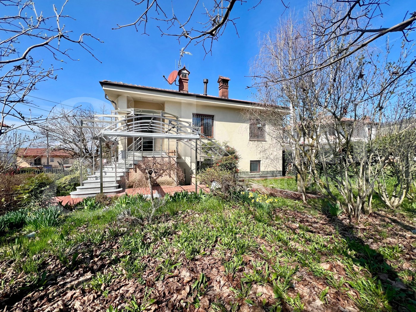Casa indipendente con giardino a Barolo