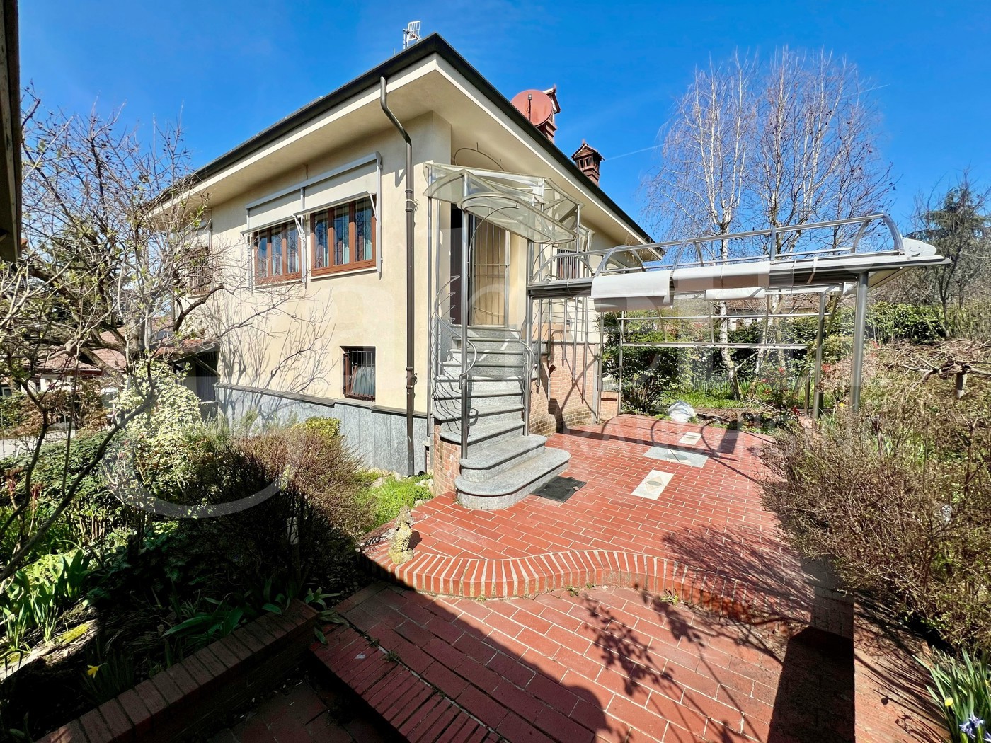 Casa indipendente con giardino a Barolo