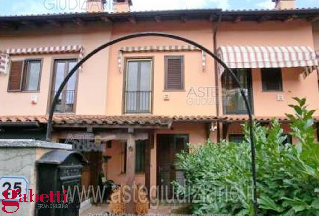 Villa con giardino a Pocapaglia