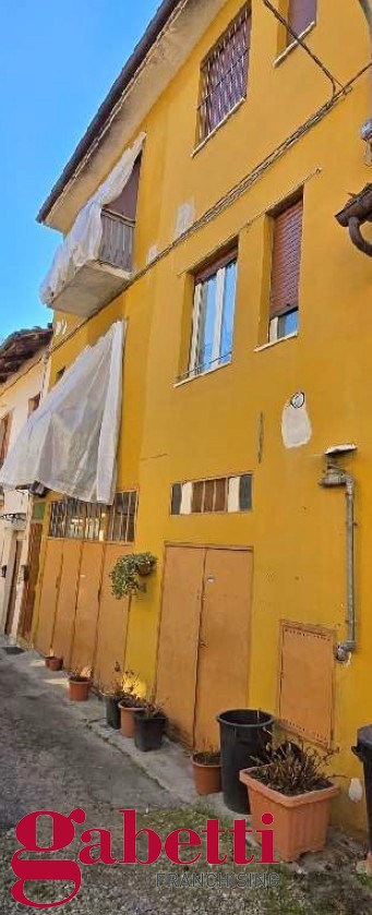 Casa indipendente in vendita a Corneliano d'Alba