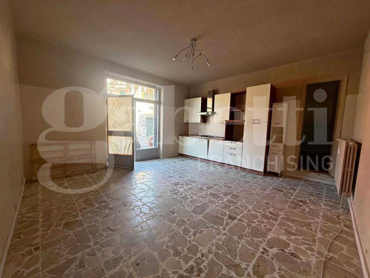 Negozio da ristrutturare a Bra