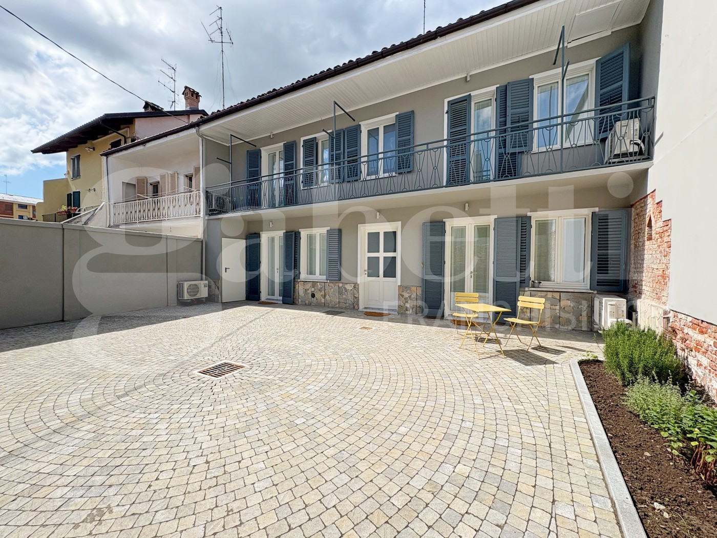 Casa indipendente in vendita a Bra