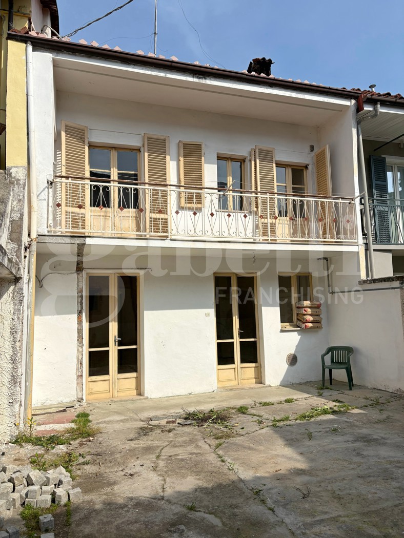 Casa indipendente con giardino a Bra