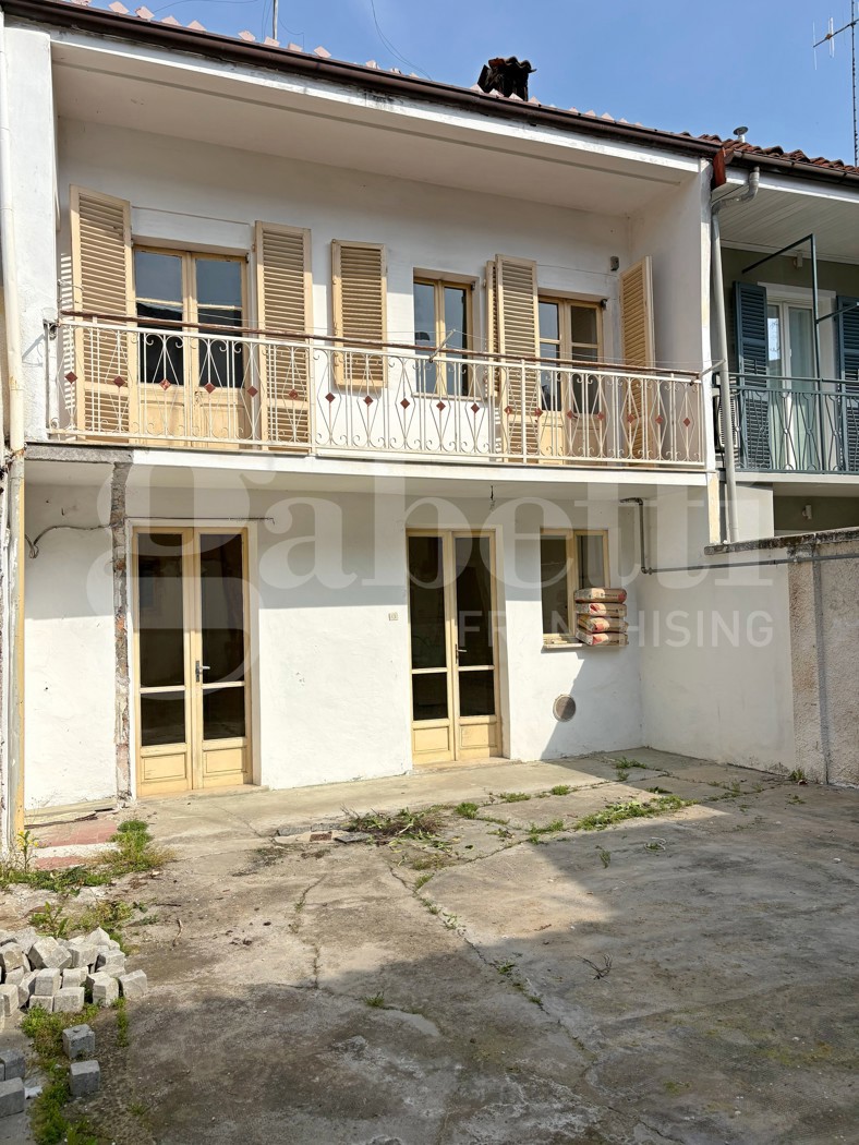 Casa indipendente con giardino a Bra